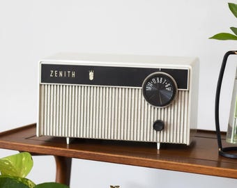Radio Bluetooth Zenith vintage convertida • Altavoz de mesa de los años 60 • Tecnología retro de mediados de siglo