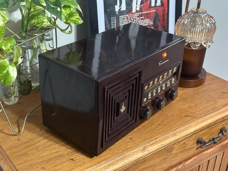Vintage Bluetooth Radio - 1950s Emerson 641-B image 3