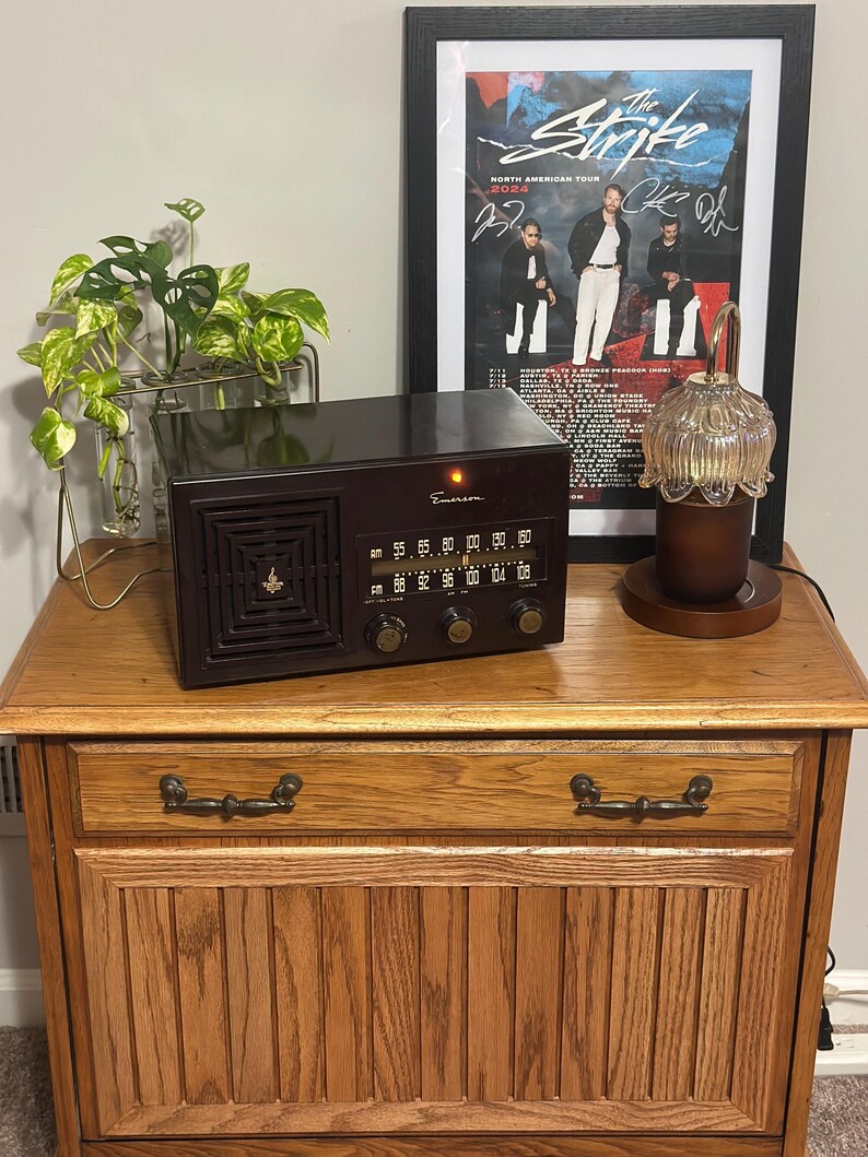 Vintage Bluetooth Radio - 1950s Emerson 641-B image 6
