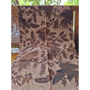 Klassische Indonesische Handbedruckte Batik Baumwollgewebe, Batik Sogan Cabut Classic, Ethnische Sarong Wrap Lungi, Schneiderei