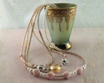 Bohemian wedding pink and ivory pearl wedding necklace. Handmade ooak bridal jewelry with ivory faux pearls. Artisan bridal necklace.