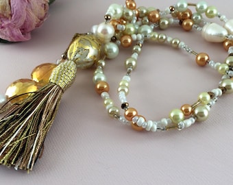 Bohemian wedding ivory tassel wedding necklace. OOAK bridal jewelry with ivory faux pearls and freshwater pearls. Artisan bridal necklace.