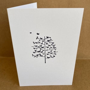 Carte Oiseaux dans les arbres estampée à la main
