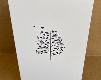 Handgestempelte Baum-Vögel-Karte
