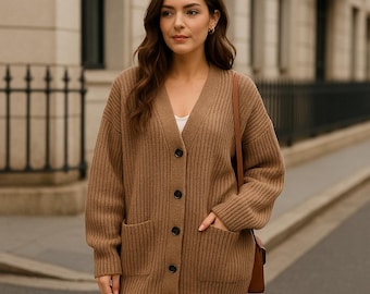Cardigan lavorato a maglia: capospalla autunnale da donna con scollo a V