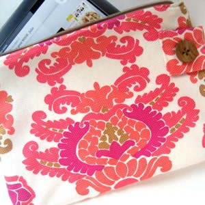 Esotico rosa, salmone, crema borsa per iPad, Kindle Fire HD e Nook HD Plus Upcycled da Designer Willi Smith gonna