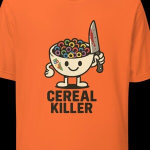 Getreide Killer T-Shirt - Lustiges Halloween Wortspiel Tee mit Retro Cartoon Schüssel & Messer, Horror Parodie Grafik Shirt, schwarzer Humor Geschenkidee