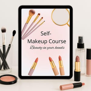 Könnte beinhalten: Ein Tablet zeigt einen "Selbst-Make-up-Kurs" mit Make-up-Pinseln, Lippenstiften und anderen Schönheitsprodukten. Das Bild enthält einen Rouge-Puder, eine Sprühflasche und eine Lipgloss-Tube, die alle auf einer weißen Oberfläche angeordnet sind.