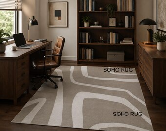 Tappeto contemporaneo in lana trapuntato a mano con motivo astratto a onde nei toni del beige e dell'avorio.