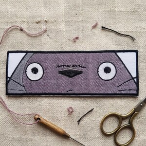 覗き見する森の精霊パッチ | 面白い見つめるアニメの目アイロン接着ワッペン | 長方形のグレーのモンスターアップリケ | かわいいバックパックバッジ
