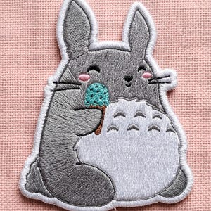 Słodka letnia naszywka Strażnika Lasu | Kawaii Grey Spirit z aplikacją w kształcie lodów | Urocze naszywki DIY do prasowania ubrań