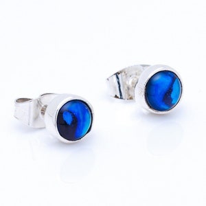 Boucles d'oreilles bleu saphir, petites, rondes, bleu foncé, clou d'oreille, bijoux en pierres précieuses pour homme ou femme, cadeau d'anniversaire de septembre image 1