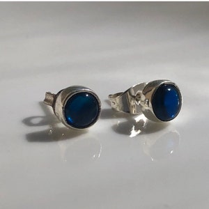 Boucles d'oreilles bleu saphir, petites, rondes, bleu foncé, clou d'oreille, bijoux en pierres précieuses pour homme ou femme, cadeau d'anniversaire de septembre image 6