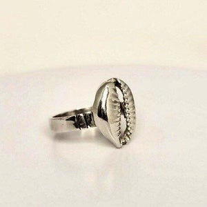 Silver cowrie ring, Sterling cowrie shell ring hand made ring for men and women, jewelry, gift of wealth and fertility, kauri