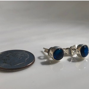 Boucles d'oreilles bleu saphir, petites, rondes, bleu foncé, clou d'oreille, bijoux en pierres précieuses pour homme ou femme, cadeau d'anniversaire de septembre image 7