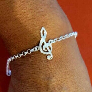 Holiday gift for a Music lover, Treble clef Bracelet, Sterling silver, music note jewelry