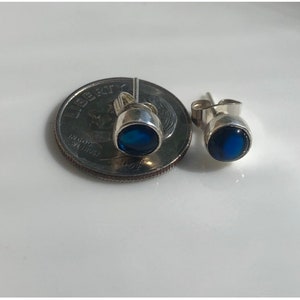 Boucles d'oreilles bleu saphir, petites, rondes, bleu foncé, clou d'oreille, bijoux en pierres précieuses pour homme ou femme, cadeau d'anniversaire de septembre image 8