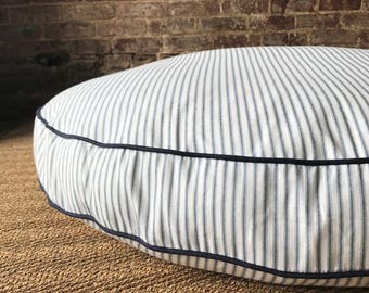 Navy Blue Ticking Stripe Dog Bed Cover - Zes kleuren en monogram optie.