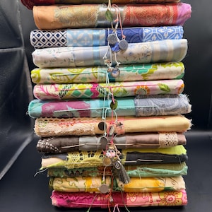 Carnet de couture fait main, style vintage ou en tissu assorti, pages en feutrine et coton mélangés, breloques