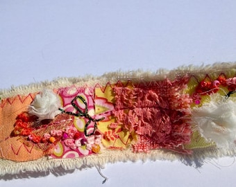 Textile Snippet Roll, Mixed Media Bastelbedarf, handgenähte Perlenrosetten