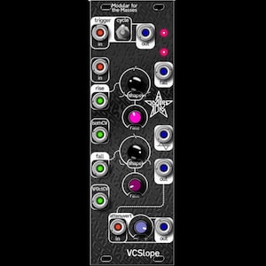 Puede incluir: Módulo de sintetizador modular negro con múltiples perillas, botones y entradas/salidas. El módulo tiene el texto "Modular for the Masses" y "VCSlope". Incluye controles "trigger", "cycle", "shape" y "rate".
