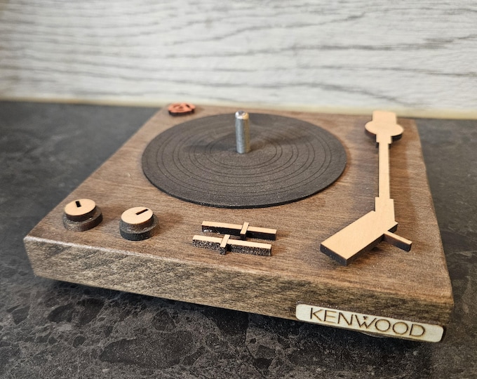 Vintage Vinyl Record Coaster Set – Handmade Wooden Turntable Holder – Retro Music Lover Gift