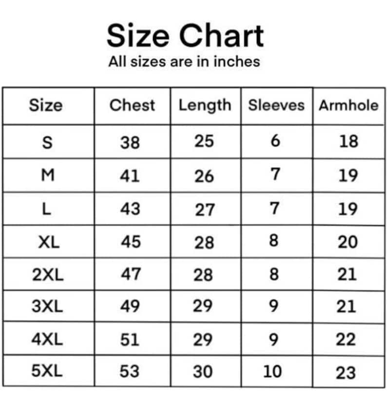 Puede incluir: Una tabla de tallas con medidas en pulgadas para pecho, largo, mangas y sisa. Las tallas van de la S a la 5XL, con las medidas correspondientes. El texto "Size Chart" est&aacute; en la parte superior.