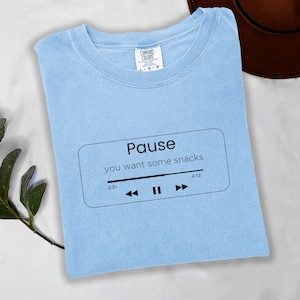 Pause You Want Snacks T-Shirt, Humorous Music Player Graphic Tee, Snack Break Shirt, Funny Foodie Gift, Quirky Audio Interface T-Shirt