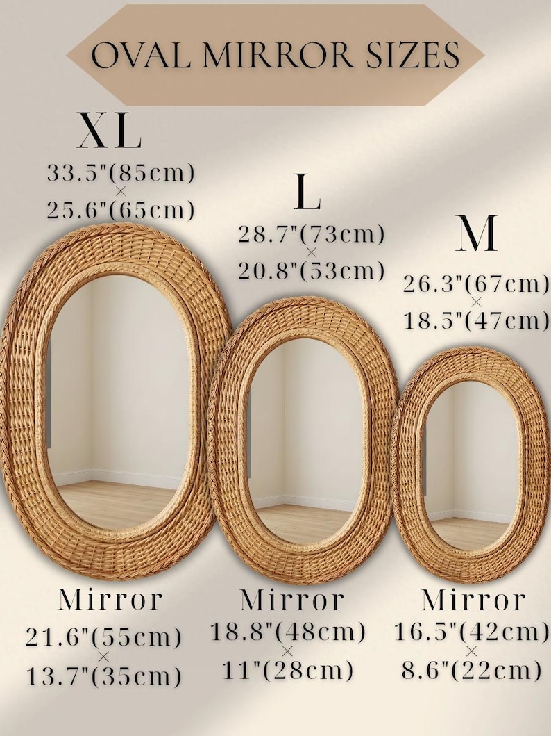 K&ouml;nnte beinhalten: Drei ovale Spiegel mit geflochtenen Rattahmen in den Gr&ouml;&szlig;en XL, L und M. Der Text OVAL MIRROR SIZES steht oben. Die Ma&szlig;e sind in Zoll und Zentimetern angegeben: XL 85x65 cm, L 73x53 cm und M 67x47 cm f&uuml;r die Spiegel.