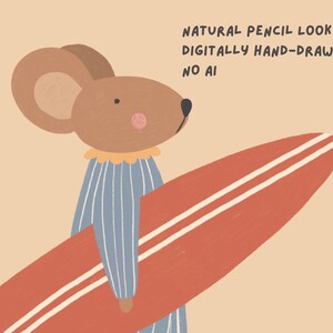 Puede incluir: Ilustraci&oacute;n de un rat&oacute;n de dibujos animados sosteniendo una tabla de surf roja con rayas blancas. El rat&oacute;n lleva una camisa a rayas azules y blancas y un cuello amarillo. El texto dice "NATURAL PENCIL LOOK DIGITALLY HAND-DRAWN NO AI".