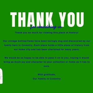 K&ouml;nnte beinhalten: Gr&uuml;ner Hintergrund mit wei&szlig;em Text, der "THANK YOU" und "for considering us" sagt. Der Text enth&auml;lt auch eine Nachricht &uuml;ber Vintage-Flaschen und ein Logo f&uuml;r "The Bottle Archive".
