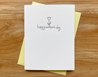 Karta z nadrukiem kwiatowym na Dzień Matki - jednokolorowa z żółtą kopertą i pustym wnętrzem