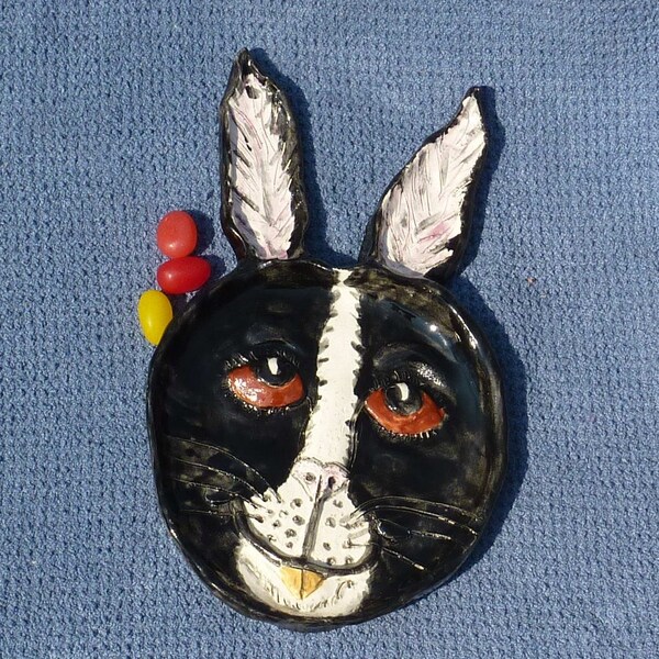 Funky unique bunny Rabbit. Trinket candy dish Dish made in USA from a lump of Clay, from soap to nuts, maybe jellybeans