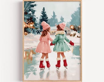 Peut inclure: Impression sur cadre représentant deux jeunes patinant sur un étang gelé. Elles portent des manteaux roses et turquoise, des bonnets roses et des patins à glace rouges. La scène hivernale comprend de la neige, des arbres et une maison.