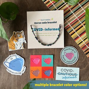 COVID-informerat presentset - Morsekodarmband och klistermärkespaket / COVID-medveten, pandemi, maskering, samhällsomsorg