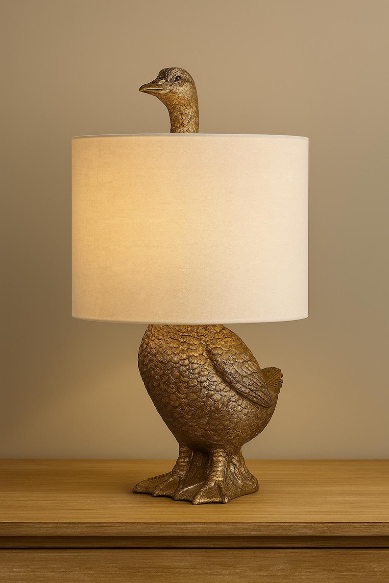 Lámpara de mesa de ganso de bronce: una lámpara con un toque animal peculiar