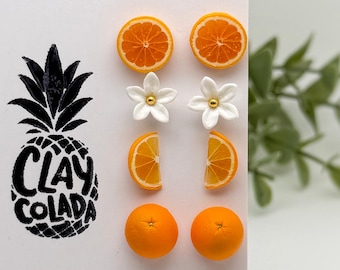 Zestaw maleńkich pomarańczowych kolczyków – ręcznie robione gliniane kolczyki od ClayColada