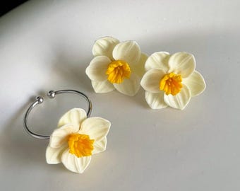 Daffodil Small Stud Earrings and Adjustable Ring Jewelry Set