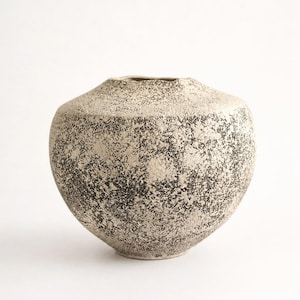 Sculptural Ceramic Vase — One‑of‑a‑Kind Art Piece, Glazed Interior, Large 25×28 cm