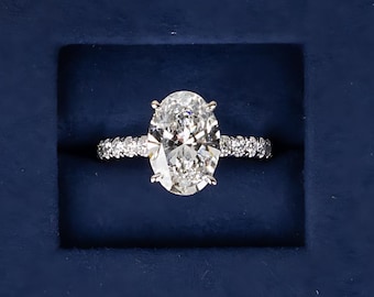 3 Karat Labradorit Oval Versteckter Halo Verlobungsring 14K Weißgold Pave Band IGI zertifizierter Brautring
