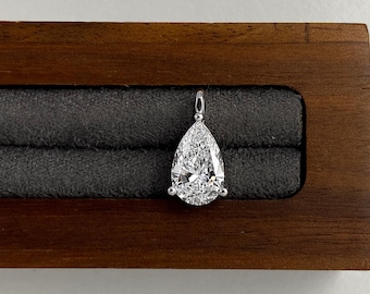 1.5 Carat D VVS2 Pear Cut Diamond Pendant IGI Certified Lab Grown Diamond Pendant 14K White Gold