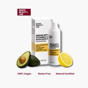 Pu&ograve; includere: Una bottiglia e una scatola bianche di siero con la scritta "Siero con Vitamina C, E e Olio di Avocado". L'immagine include anche un avocado a fette, un avocado intero e una fetta di limone. &Egrave; presente anche il testo "100% Vegano", "Senza Glutine" e "Certificato Naturale".