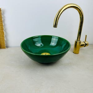 エメラルドゼリージュセラミック製洗面器、手作りモロッコ風丸型カウンタートップ洗面器、真鍮製サンバースト排水口