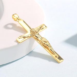 Collier pendentif croix de Jésus, collier croix en or 18 carats, simple et élégant, avec des détails exquis, cadeau bijoux