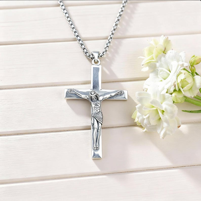 925 Sterling Silver Crucifix Necklace Jesus Christ Cross Pendant 
