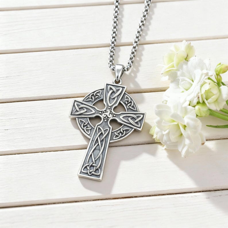 925 Sterling Silver Celtic Knot Cross Pendant Necklace, Irish Circle ...