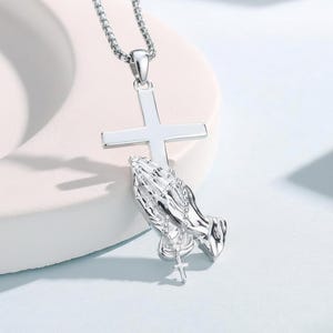 Collana con croce e mani in preghiera in argento sterling 925, ciondolo con preghiera di fede e dettaglio rosario, regalo di gioielli cristiani per uomini e donne