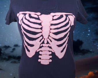 Handmade Bleach Art Skeleton Top Women M 42x61 – Slim Fit Black T-Shirt – Gothic Punk Rock Halloween Streetwear