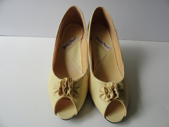 YELLOW Kitten Heal Pumps|Vintage Yellow Shoes|Veg… - image 6