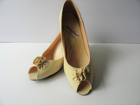 YELLOW Kitten Heal Pumps|Vintage Yellow Shoes|Veg… - image 7